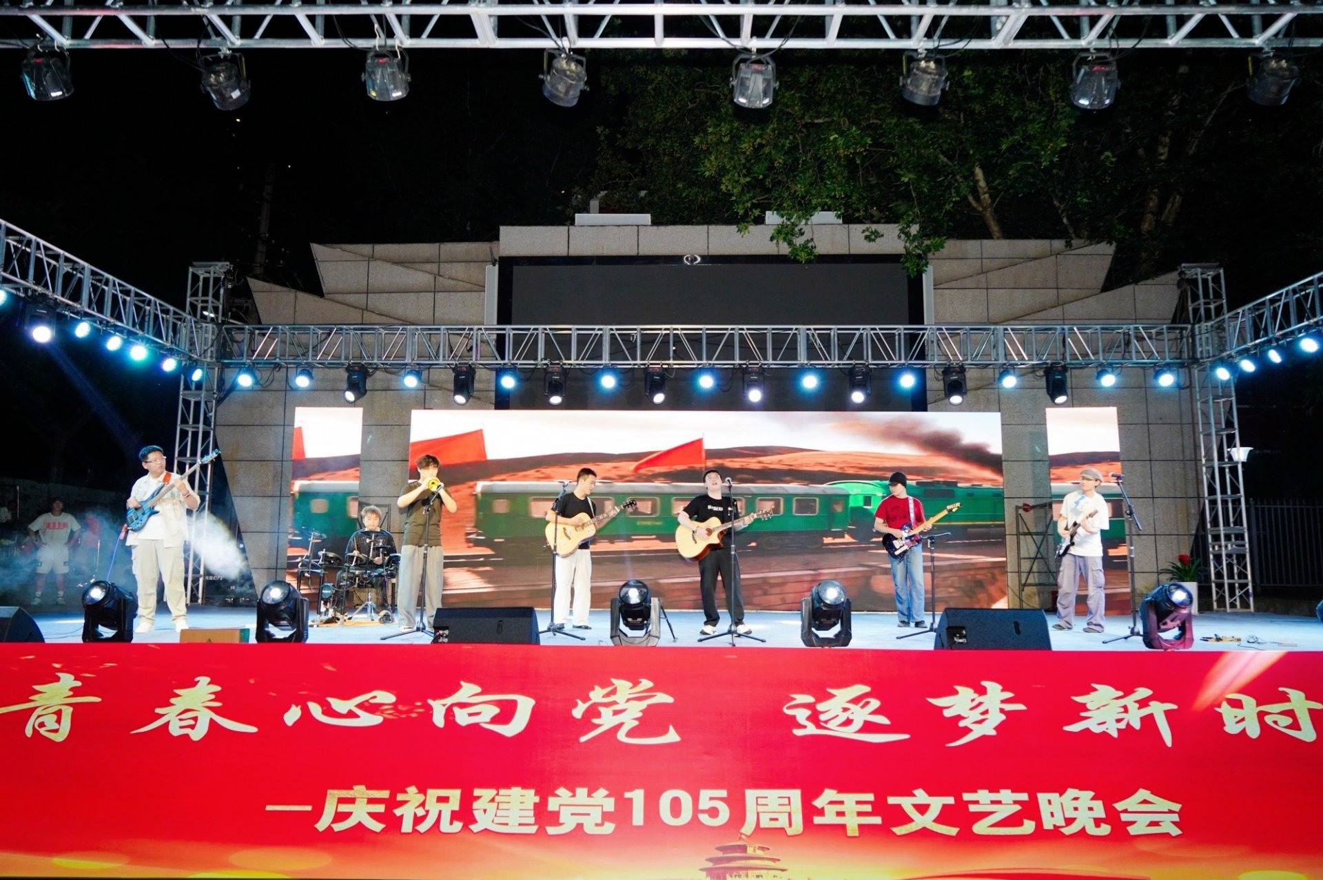 凝聚起全院争先创优